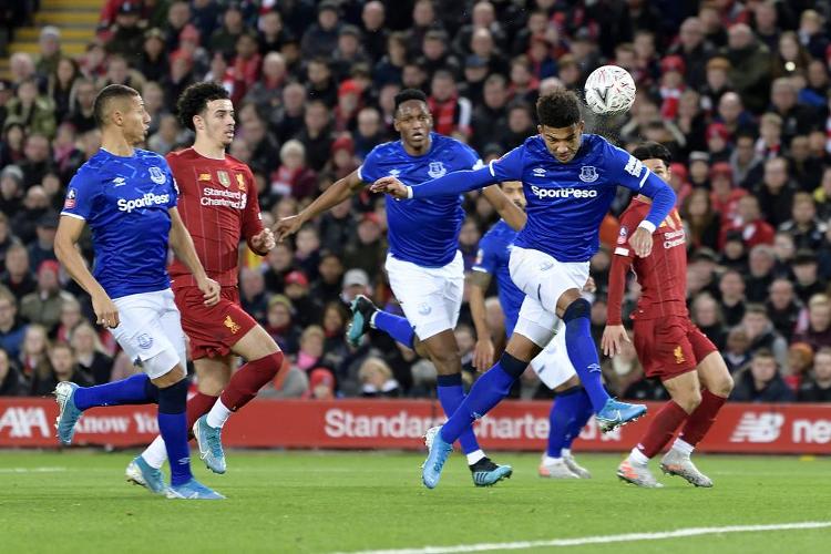 哈登：现如今每个人都在用后撤步，这绝对是我引以为傲的一点