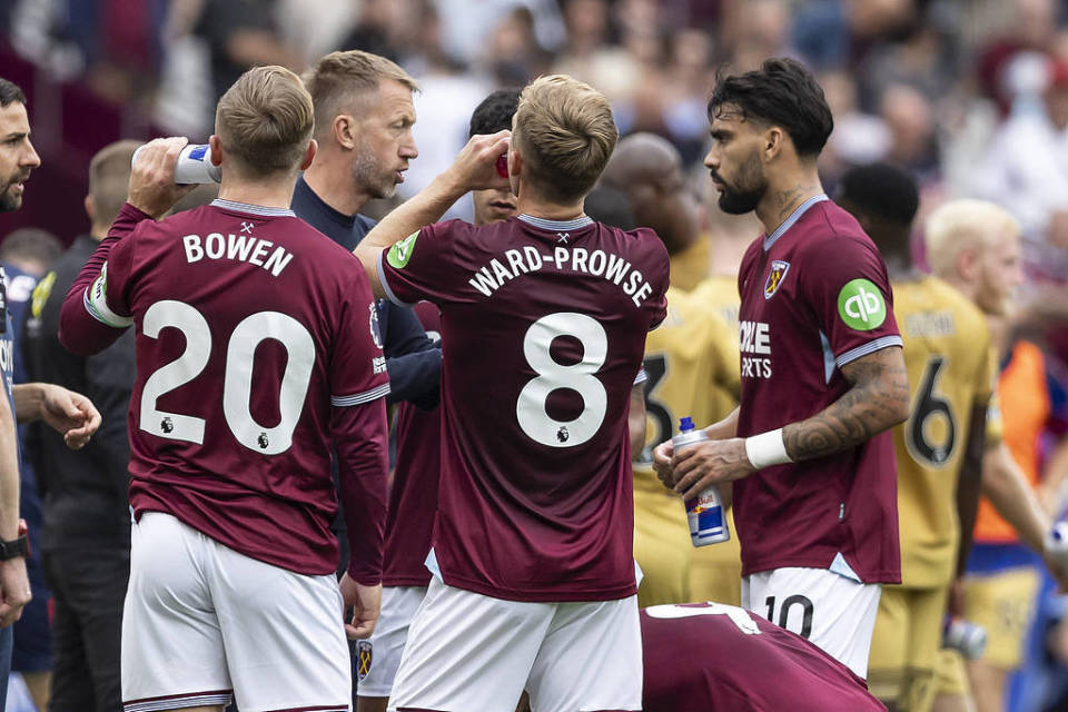 拜仁莱万梅开二度战胜门兴